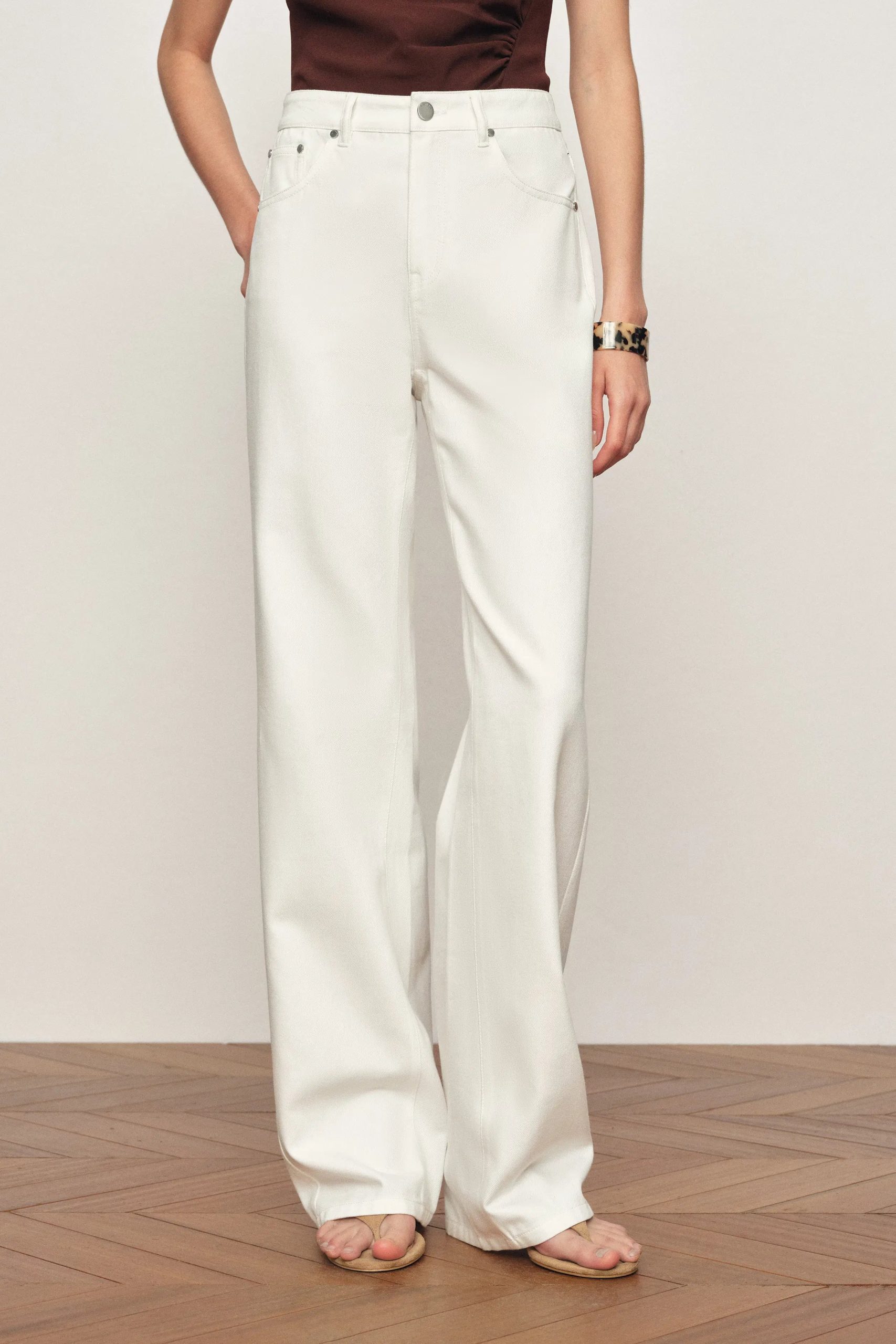 Alma Barrel Straight Leg Jeans in Lightweight Lyocell Blend Denim